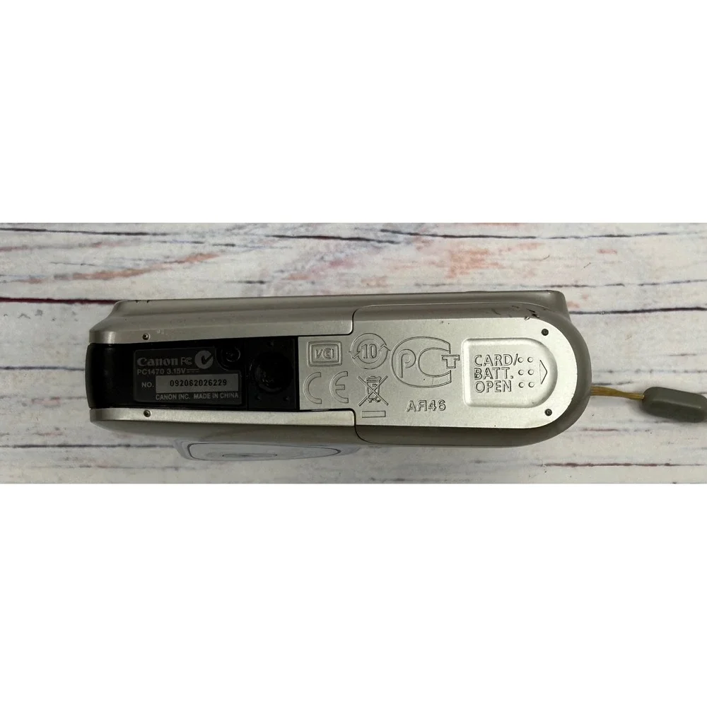 Canon battery compartment